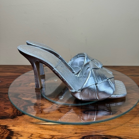 Vince Camuto Brelanie Sandal silver in size 7 - Picture 5 of 13